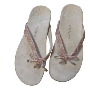 9 Vionic multicolored flip flop